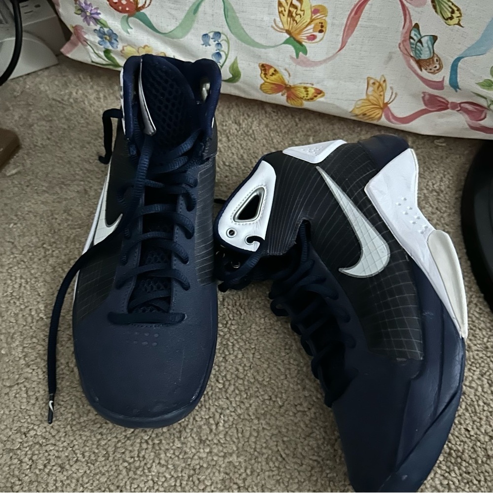 Nike Hyperdunks - Picture 2 of 6